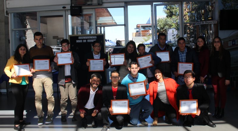 14 estudiantes de Prufodis reciben certificación en área de administración