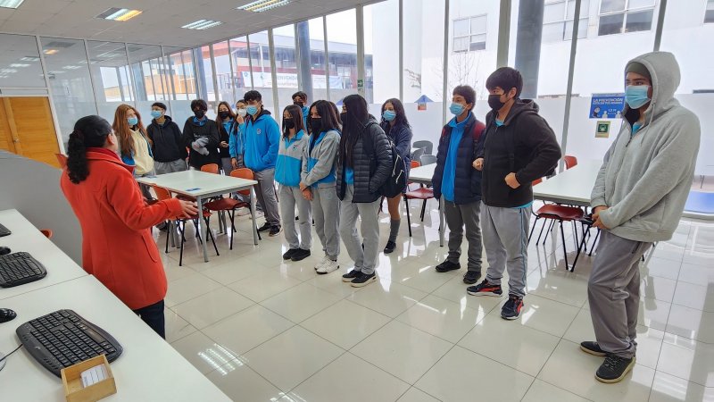 Escolares de Coquimbo recorrieron U. Central y participaron de taller de arquitectura