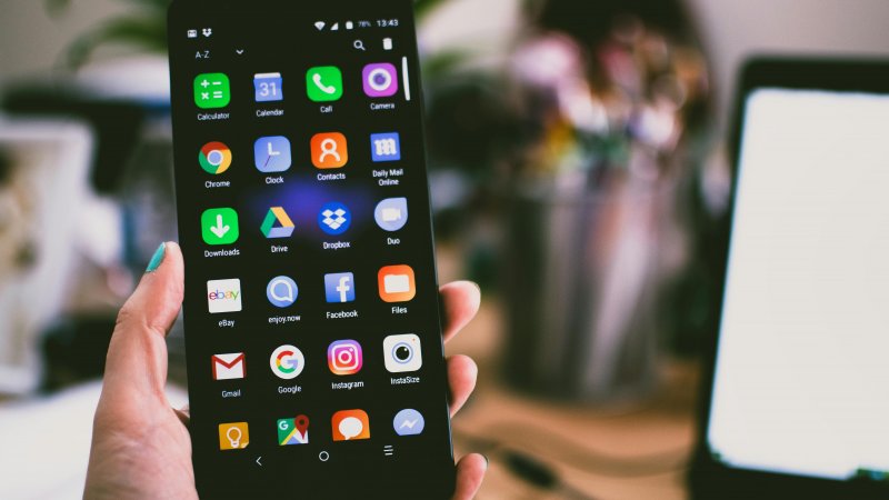 Directora de Publicidad publicó estudio sobre motivaciones entre los jóvenes al usar smartphones